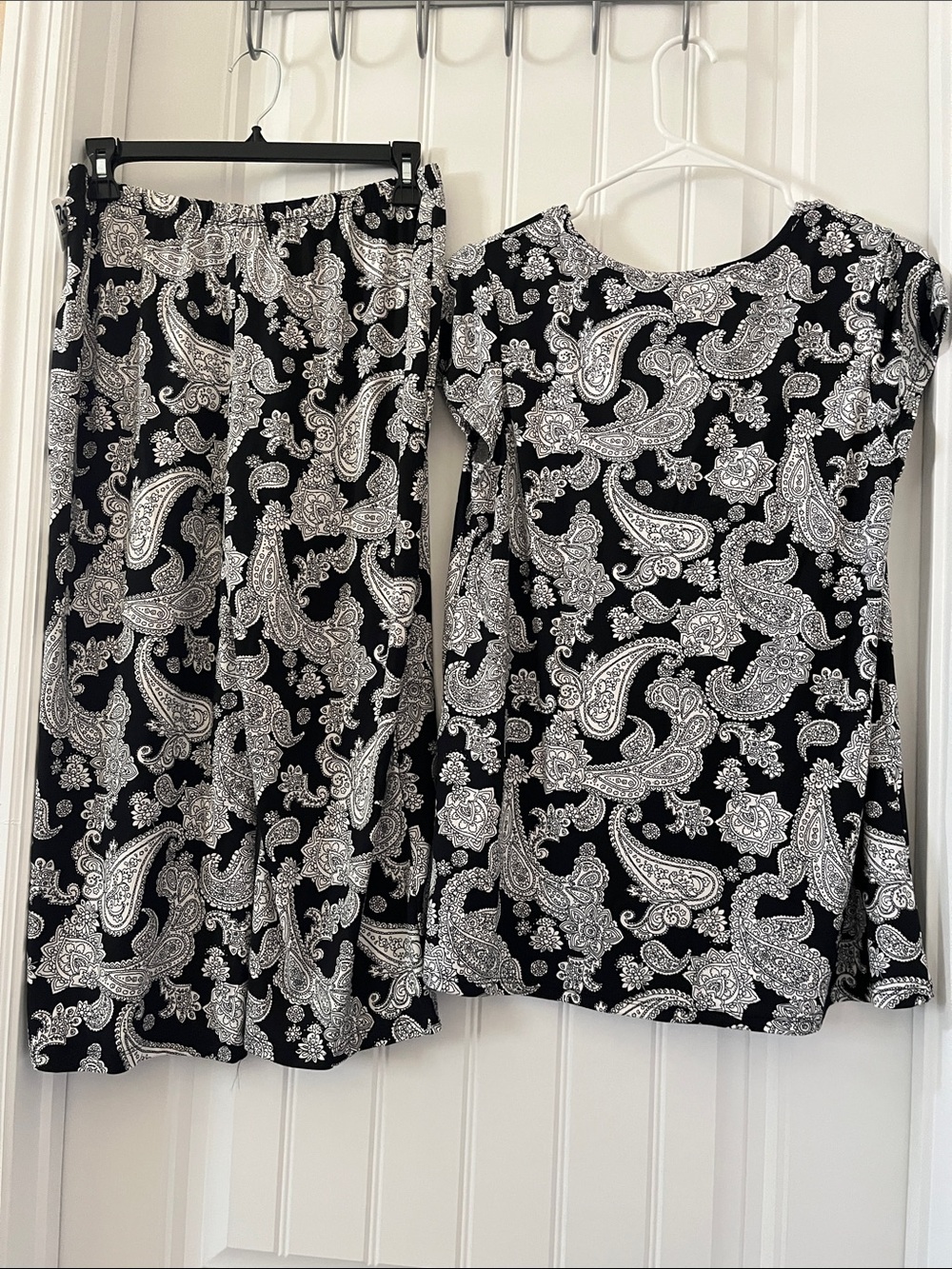 Anne Klein Black & White Paisley Two-Piece Pajama Set - Picture 7 of 8
